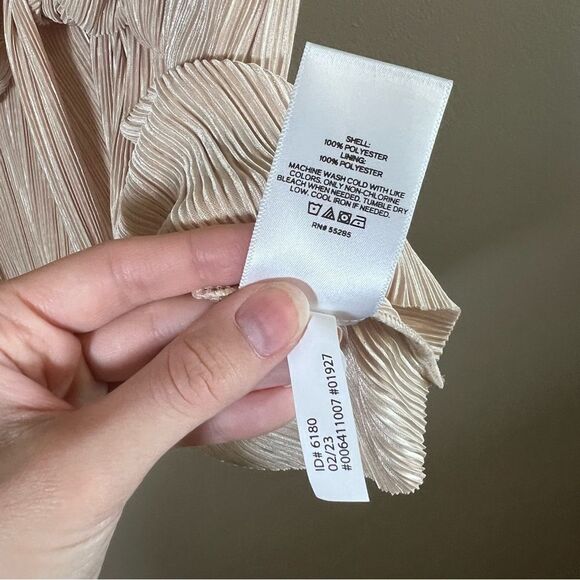 ✨ Express Women’s Champagne Crinkle Front Knot Top Small - Picture 6 of 11